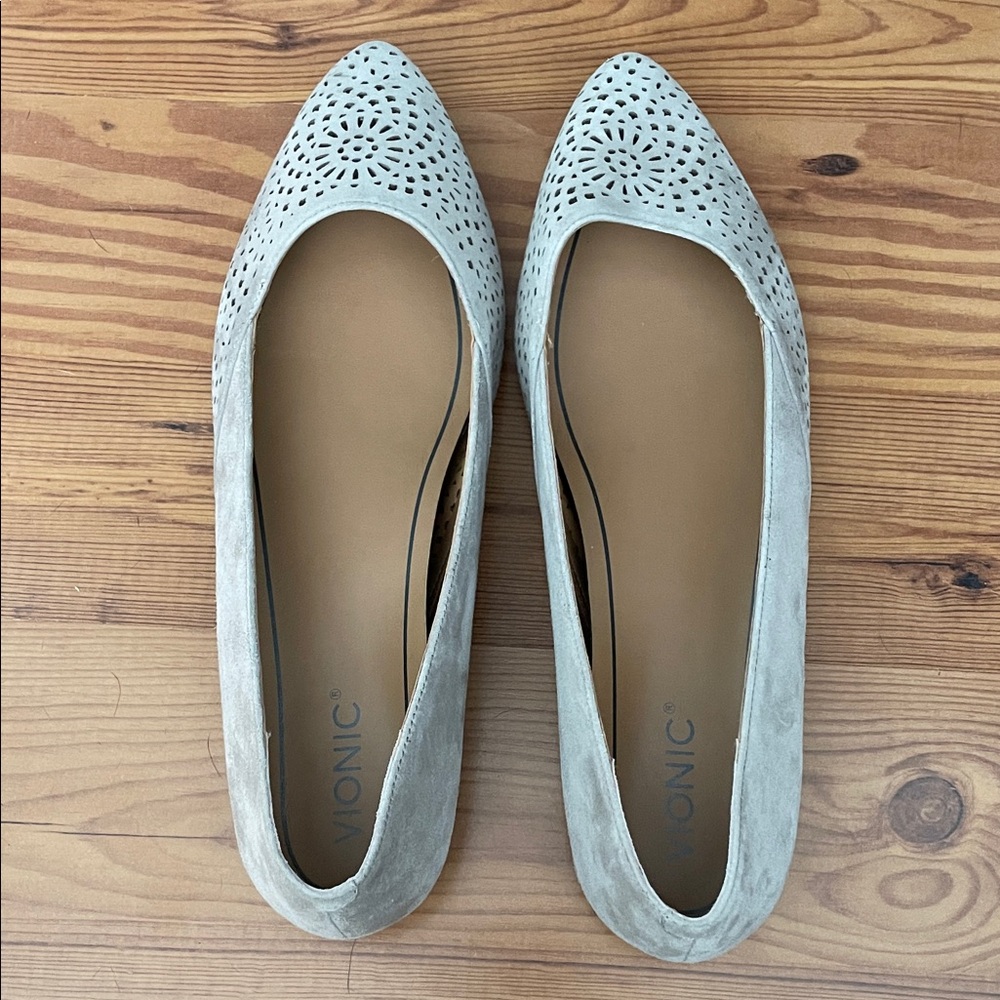 Vionic Women's Light Gray Flats